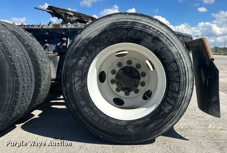 image for item DH1819 2011 International TranStar 8600  semi truck