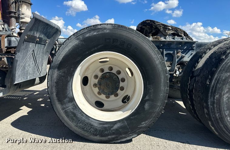 image for item DH1819 2011 International TranStar 8600  semi truck