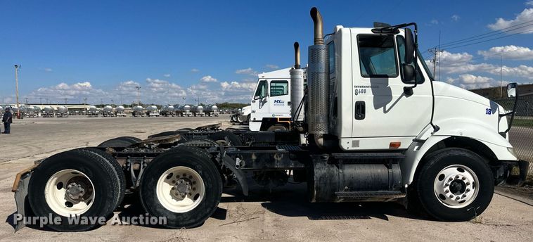 image for item DH1820 2007 International 8600  semi truck