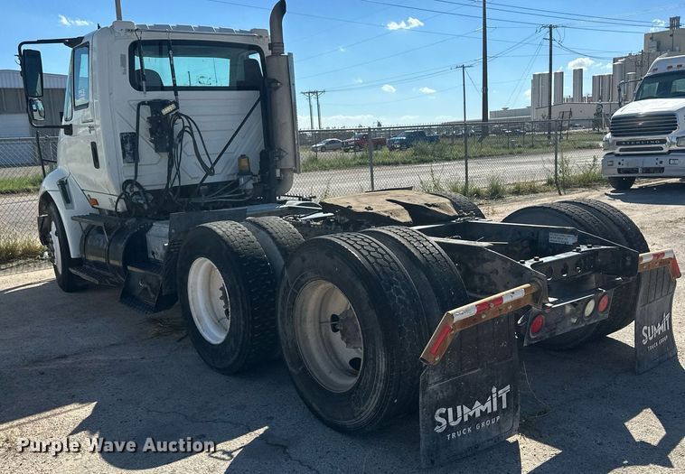 image for item DH1820 2007 International 8600  semi truck