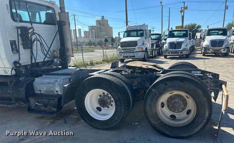 image for item DH1820 2007 International 8600  semi truck