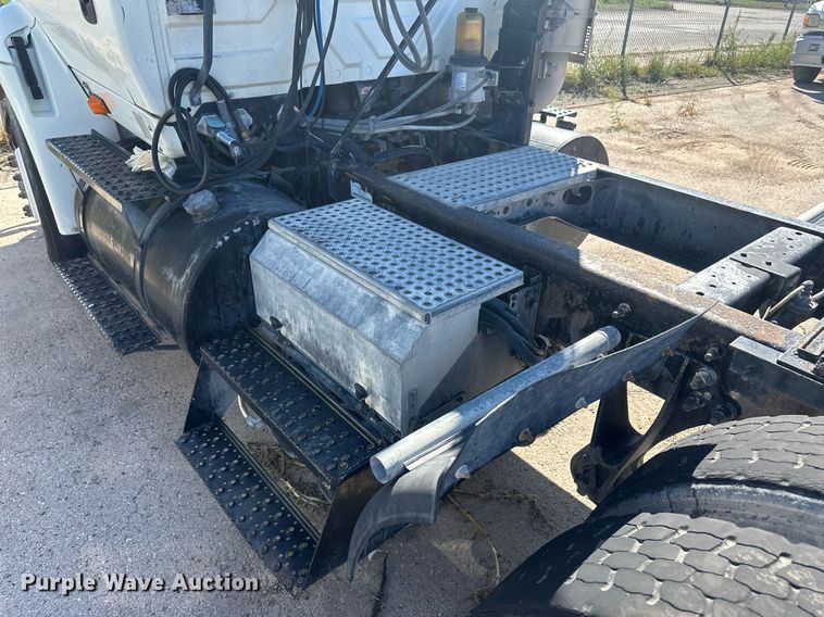 image for item DH1820 2007 International 8600  semi truck