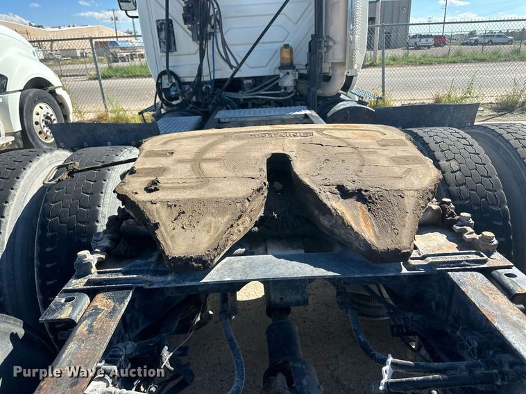 image for item DH1820 2007 International 8600  semi truck