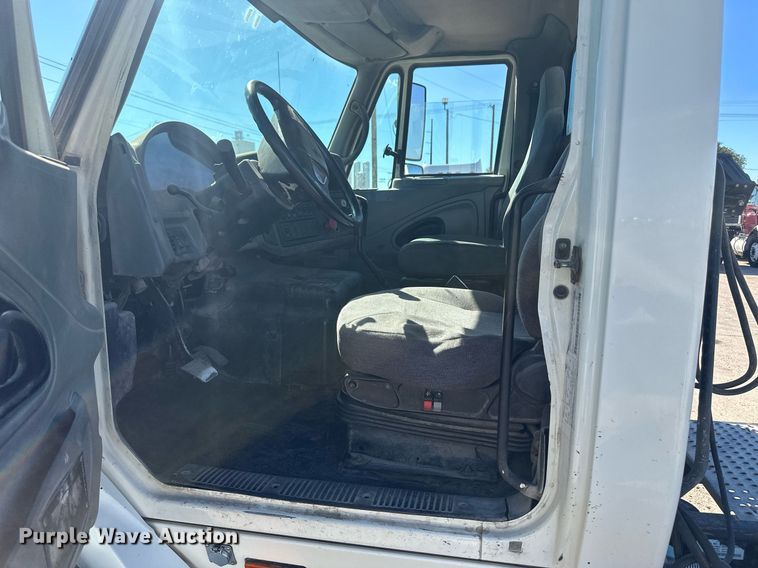 image for item DH1820 2007 International 8600  semi truck