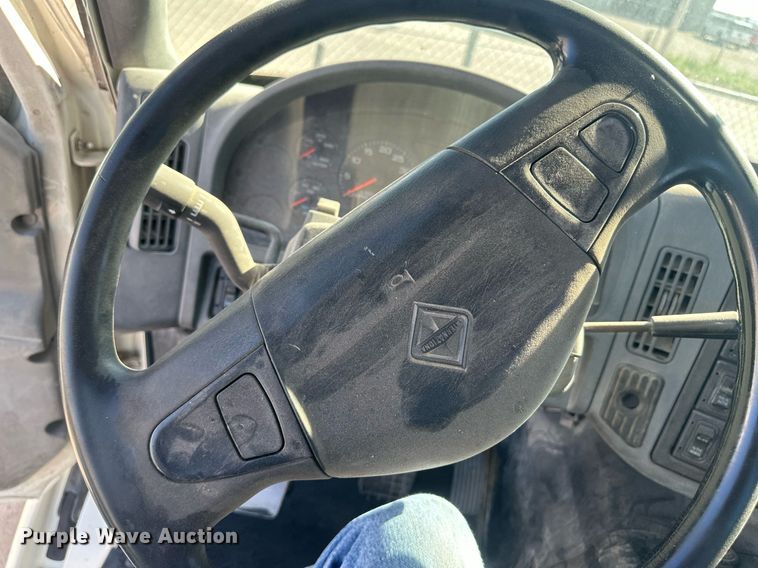 image for item DH1820 2007 International 8600  semi truck