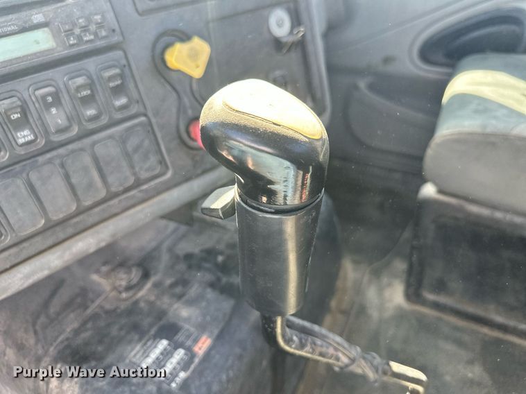 image for item DH1820 2007 International 8600  semi truck