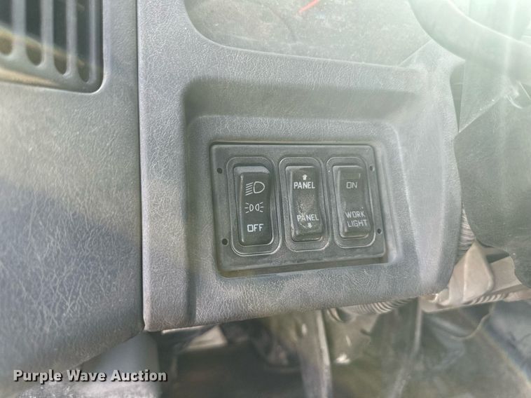 image for item DH1820 2007 International 8600  semi truck