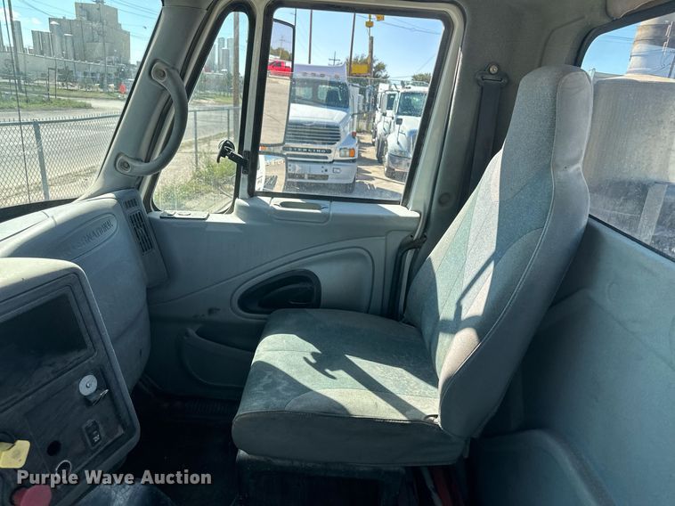 image for item DH1820 2007 International 8600  semi truck