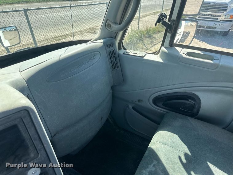 image for item DH1820 2007 International 8600  semi truck