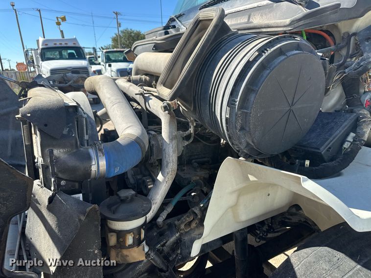 image for item DH1820 2007 International 8600  semi truck