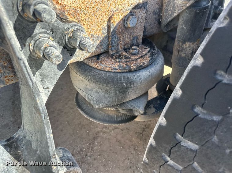 image for item DH1820 2007 International 8600  semi truck