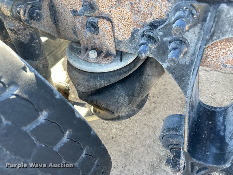 image for item DH1820 2007 International 8600  semi truck