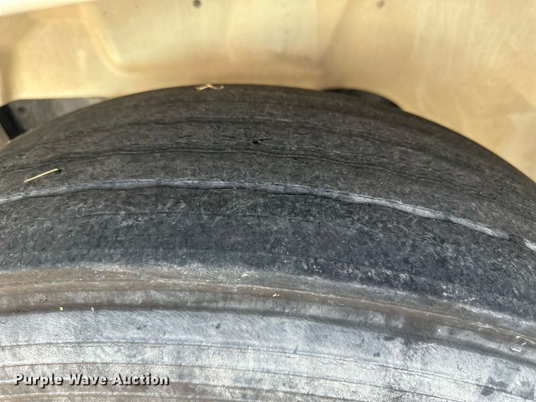 image for item DH1820 2007 International 8600  semi truck