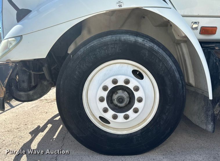 image for item DH1820 2007 International 8600  semi truck