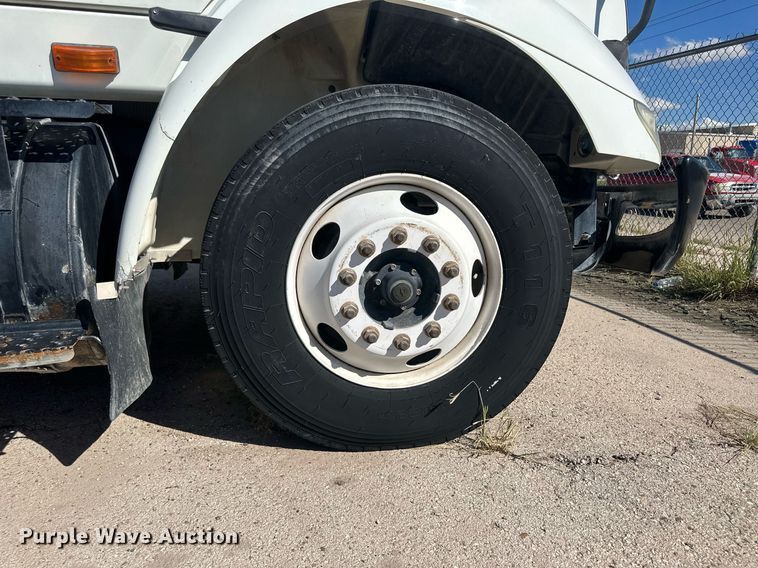 image for item DH1820 2007 International 8600  semi truck