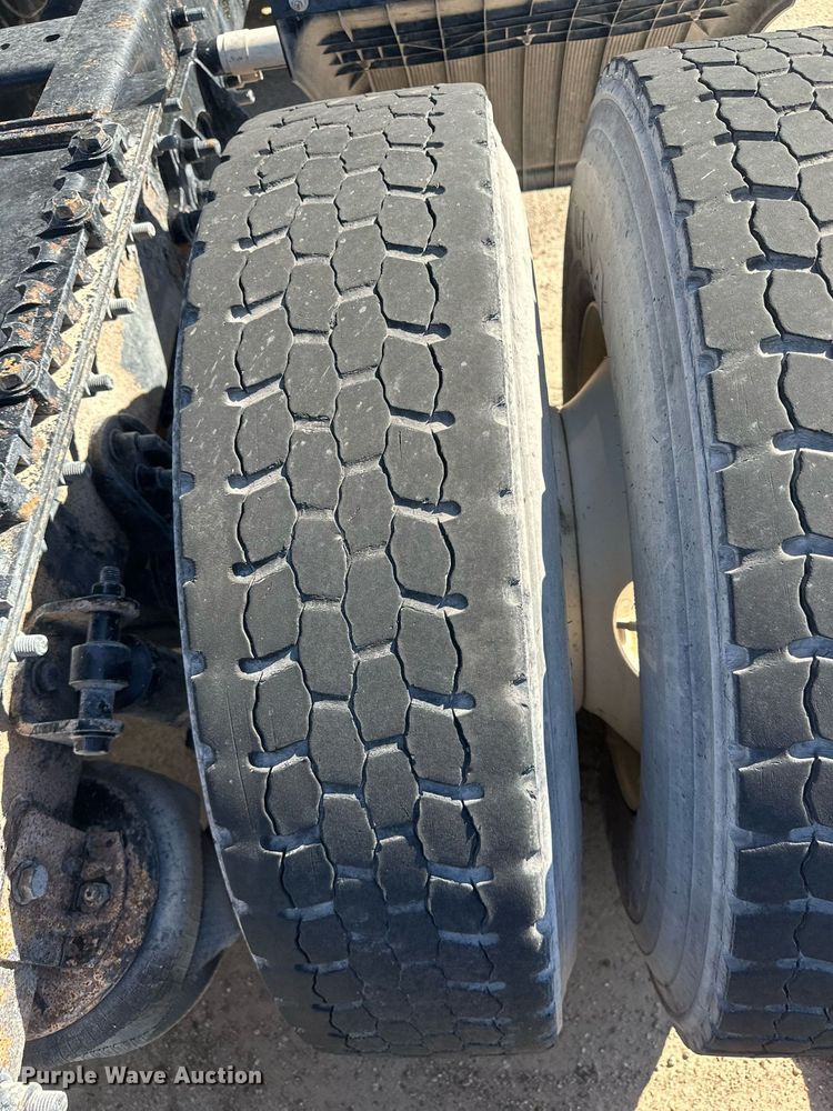 image for item DH1820 2007 International 8600  semi truck