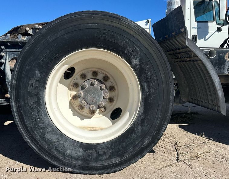 image for item DH1820 2007 International 8600  semi truck