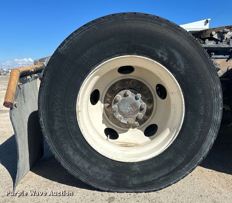 image for item DH1820 2007 International 8600  semi truck