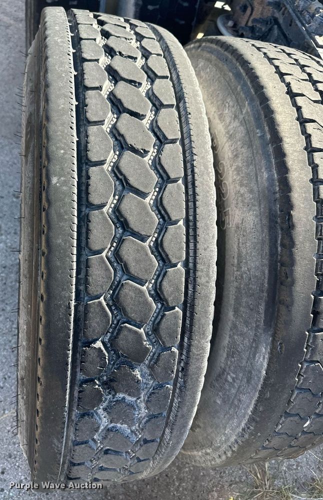 image for item DH1820 2007 International 8600  semi truck