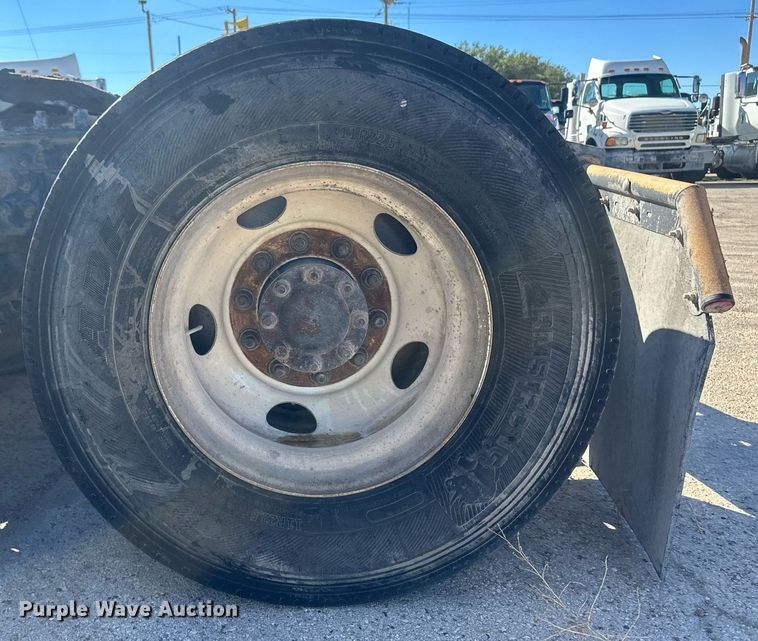 image for item DH1820 2007 International 8600  semi truck