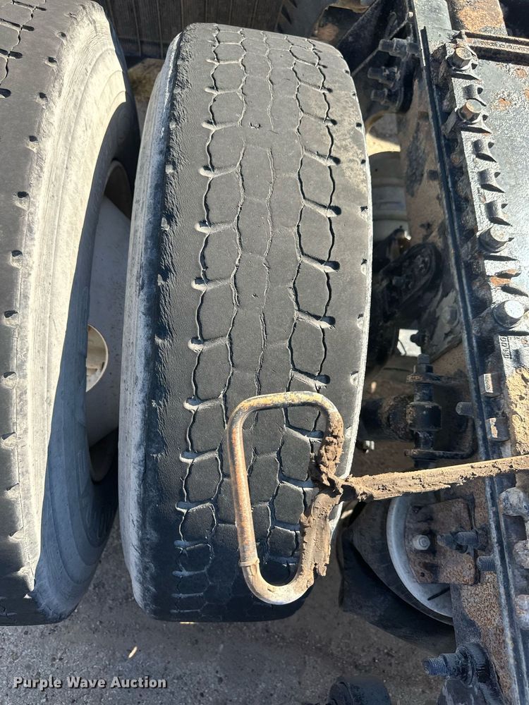 image for item DH1820 2007 International 8600  semi truck