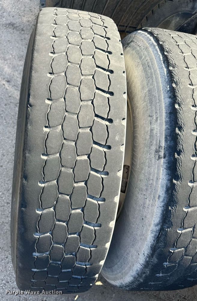 image for item DH1820 2007 International 8600  semi truck