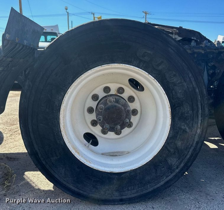 image for item DH1820 2007 International 8600  semi truck