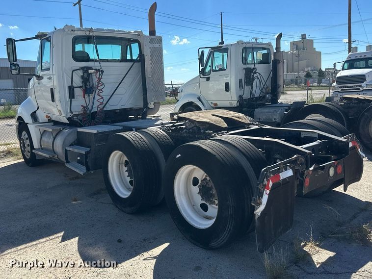 image for item DH1821 2011 International ProStar Premium  semi truck