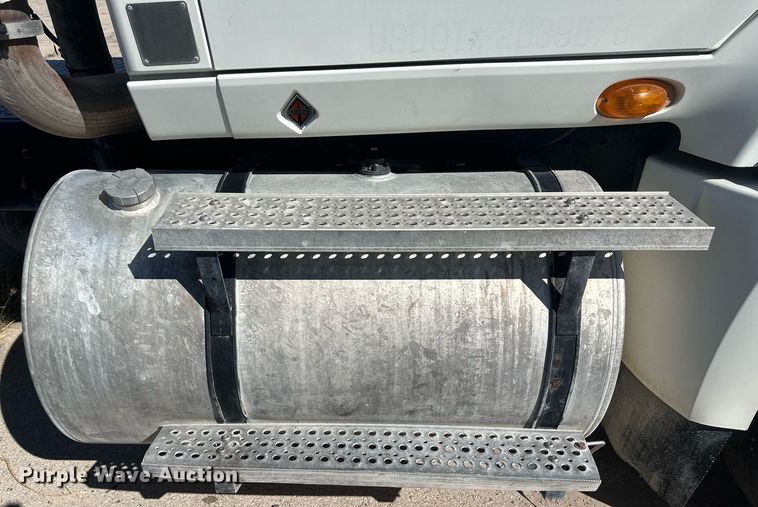 image for item DH1821 2011 International ProStar Premium  semi truck