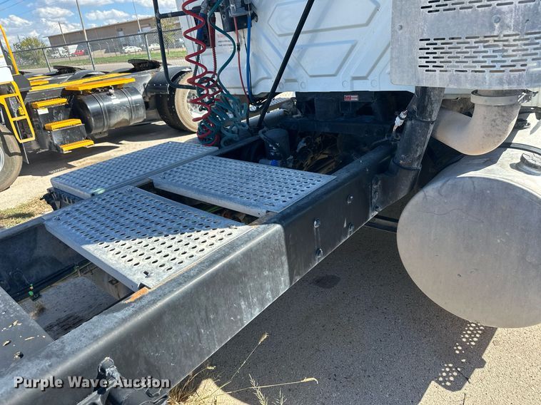 image for item DH1821 2011 International ProStar Premium  semi truck