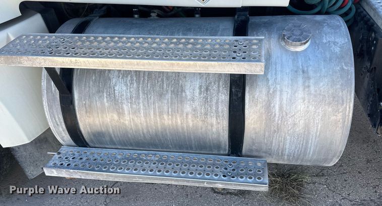 image for item DH1821 2011 International ProStar Premium  semi truck