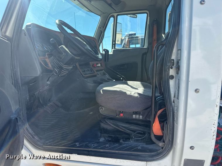 image for item DH1821 2011 International ProStar Premium  semi truck