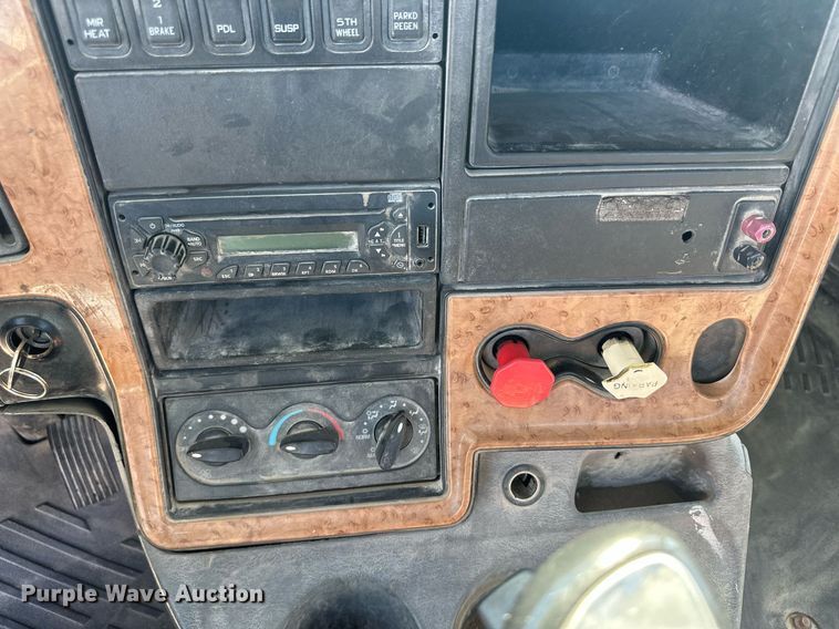 image for item DH1821 2011 International ProStar Premium  semi truck