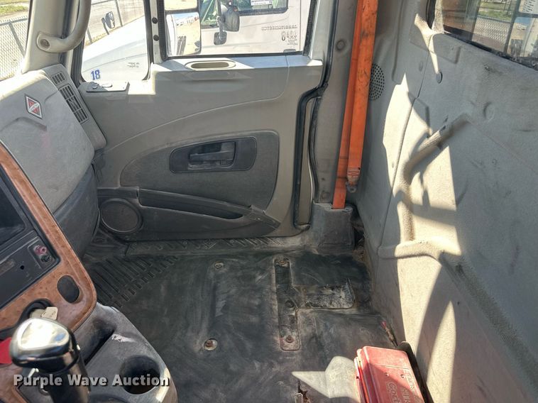 image for item DH1821 2011 International ProStar Premium  semi truck