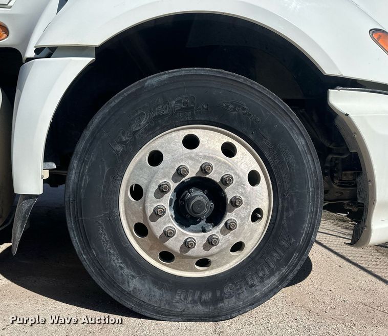 image for item DH1821 2011 International ProStar Premium  semi truck