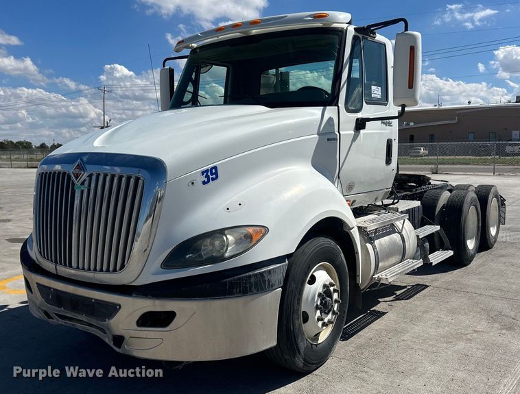 image for item DH1822 2011 International ProStar Premium  semi truck