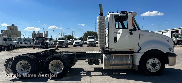 image for item DH1822 2011 International ProStar Premium  semi truck