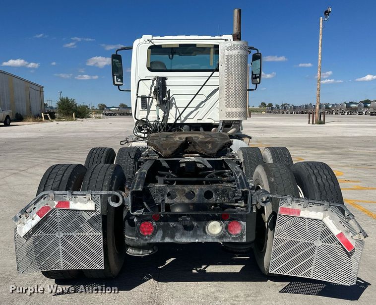 image for item DH1822 2011 International ProStar Premium  semi truck