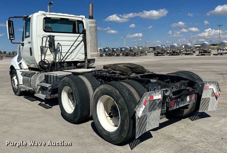 image for item DH1822 2011 International ProStar Premium  semi truck