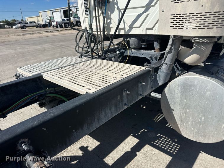 image for item DH1822 2011 International ProStar Premium  semi truck