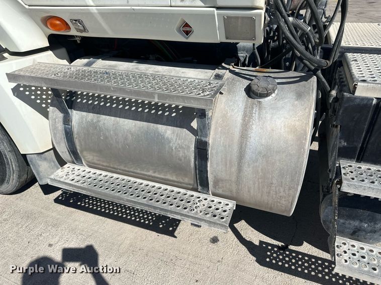 image for item DH1822 2011 International ProStar Premium  semi truck