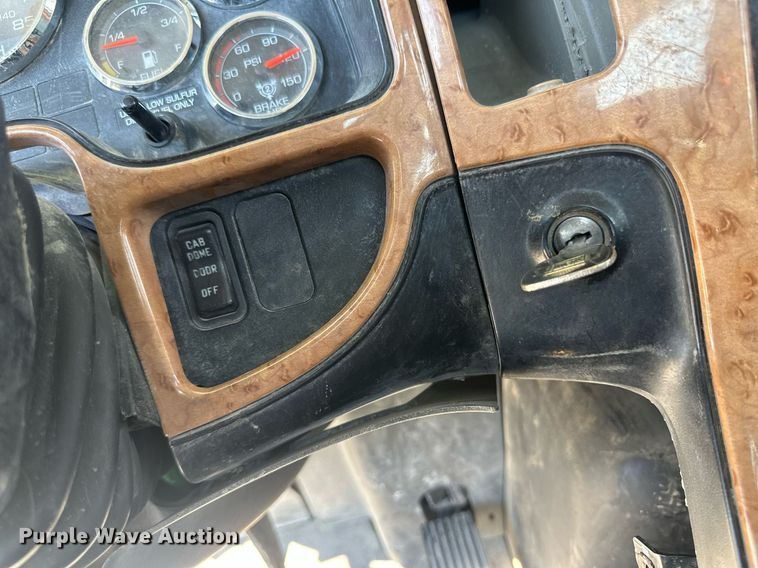 image for item DH1822 2011 International ProStar Premium  semi truck