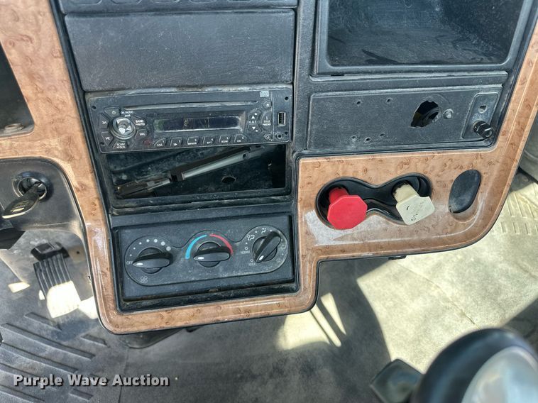 image for item DH1822 2011 International ProStar Premium  semi truck