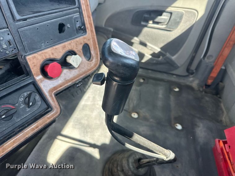 image for item DH1822 2011 International ProStar Premium  semi truck