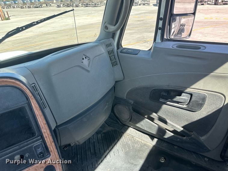 image for item DH1822 2011 International ProStar Premium  semi truck