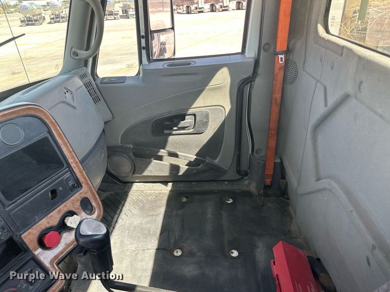 image for item DH1822 2011 International ProStar Premium  semi truck