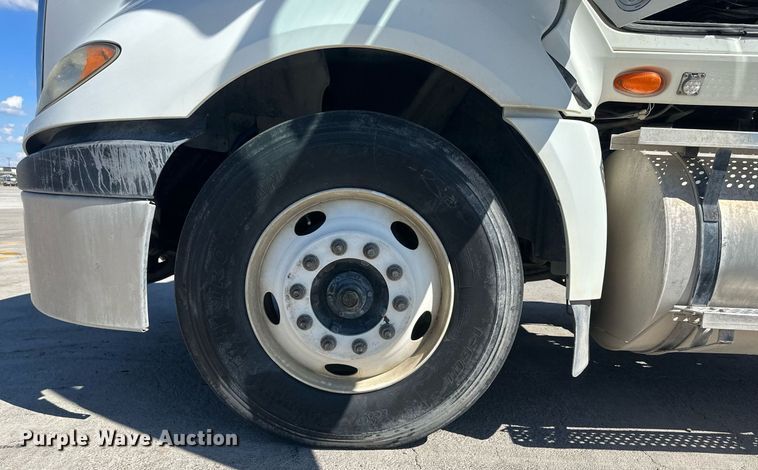 image for item DH1822 2011 International ProStar Premium  semi truck