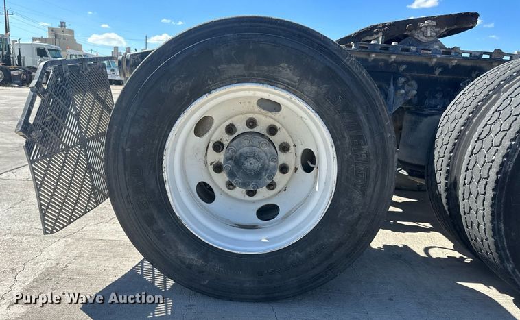 image for item DH1822 2011 International ProStar Premium  semi truck