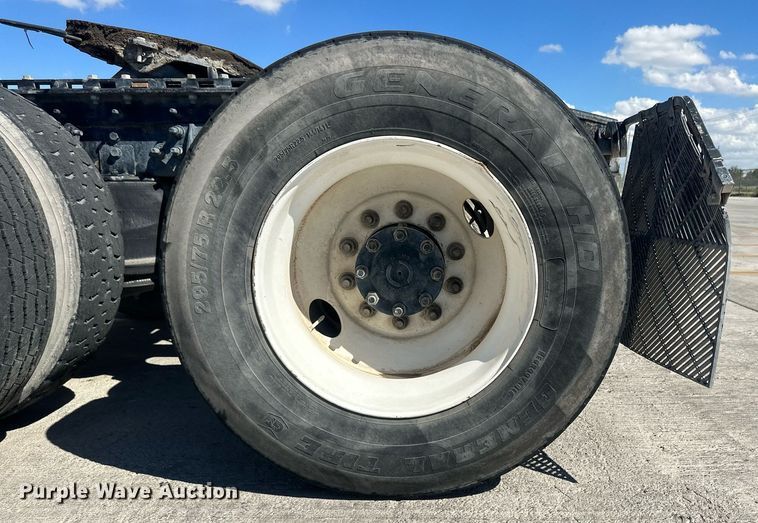 image for item DH1822 2011 International ProStar Premium  semi truck