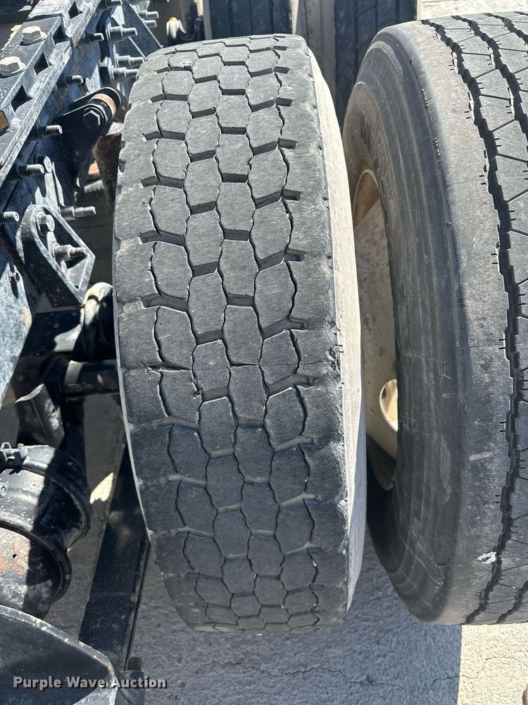 image for item DH1822 2011 International ProStar Premium  semi truck